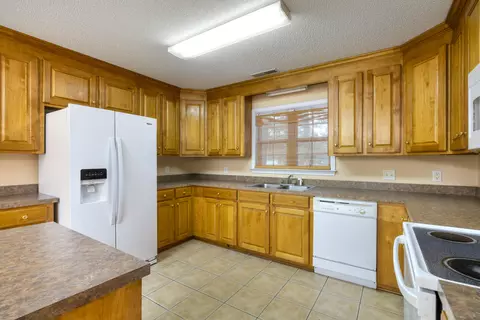 Kitchen - 260 Trillium Ln, Sumter, SC 29154 photo 3 of 5