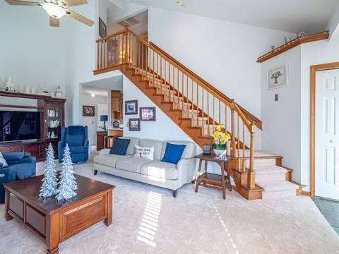 Living - 121 Cromer Dr, Sumter, SC 29150 photo 2 of 6