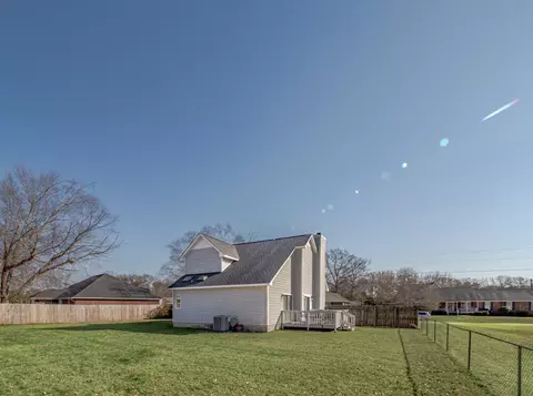 Exterior - 121 Cromer Dr, Sumter, SC 29150 photo 6 of 8