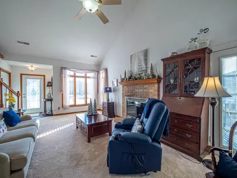 Living - 121 Cromer Dr, Sumter, SC 29150 photo 5 of 6