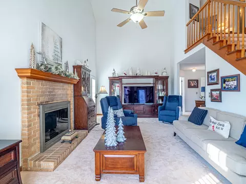 Living - 121 Cromer Dr, Sumter, SC 29150 photo 3 of 6