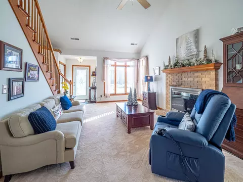 Living - 121 Cromer Dr, Sumter, SC 29150 photo 4 of 6