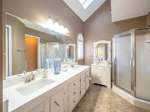 Bath - 121 Cromer Dr, Sumter, SC 29150 photo 3 of 6