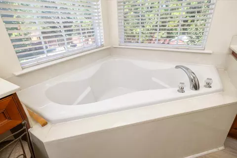 Bath - 700 Batty Way, Sumter, SC 29154 photo 3 of 7
