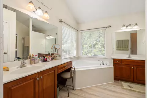 Bath - 700 Batty Way, Sumter, SC 29154 photo 4 of 7