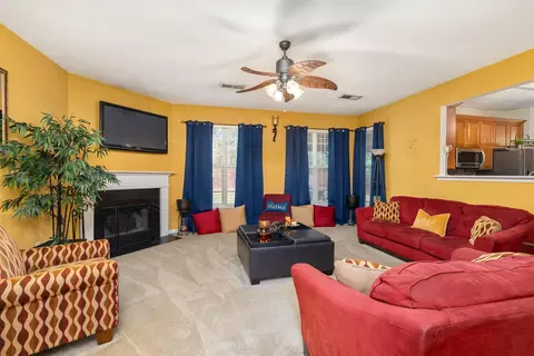 Living - 700 Batty Way, Sumter, SC 29154 photo 2 of 3