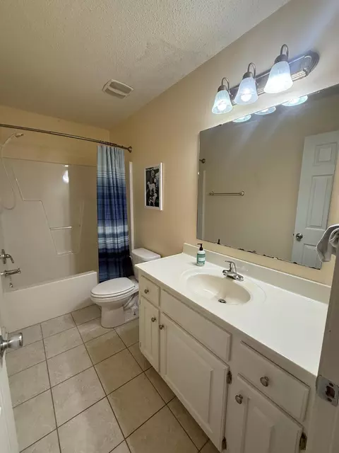 Bath - 3240 Oleander Dr, Sumter, SC 29154 photo 2 of 8