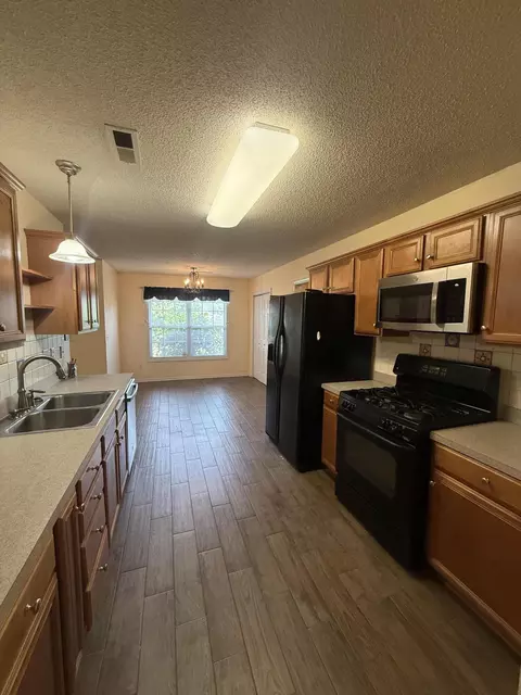 Kitchen - 3240 Oleander Dr, Sumter, SC 29154 photo 4 of 6