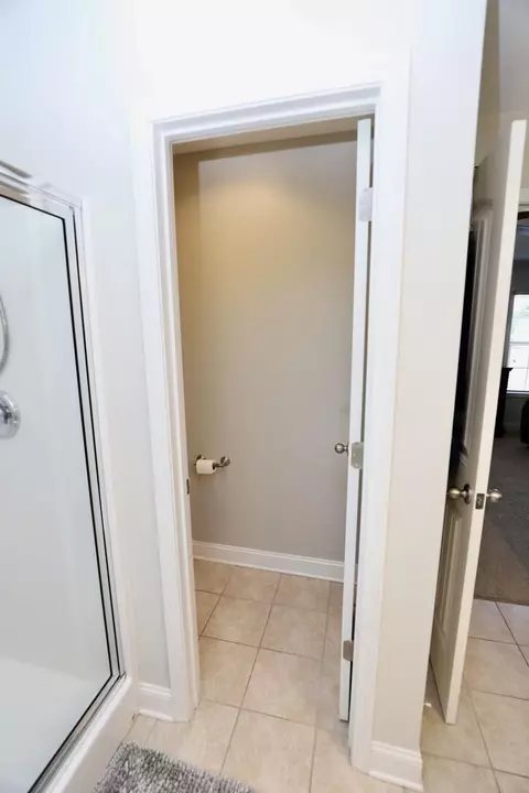 Bath - 545 Curlew Cir, Sumter, SC 29150 photo 4 of 13