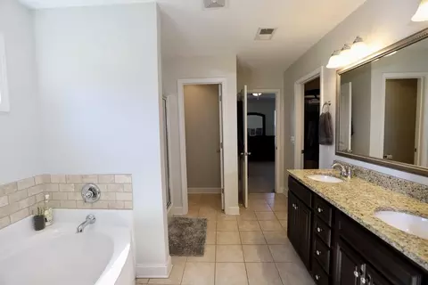 Bath - 545 Curlew Cir, Sumter, SC 29150 photo 9 of 13
