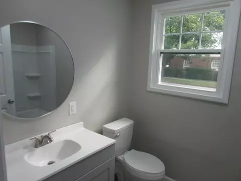 Bath - 44 Loring Dr, Sumter, SC 29150 photo 1 of 2