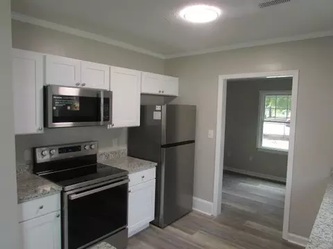 Kitchen - 44 Loring Dr, Sumter, SC 29150 photo 2 of 3