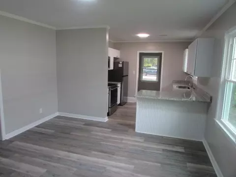 Living - 44 Loring Dr, Sumter, SC 29150 photo 2 of 3