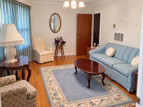 Living - 862 Manchester Rd, Sumter, SC 29154 photo 1 of 2