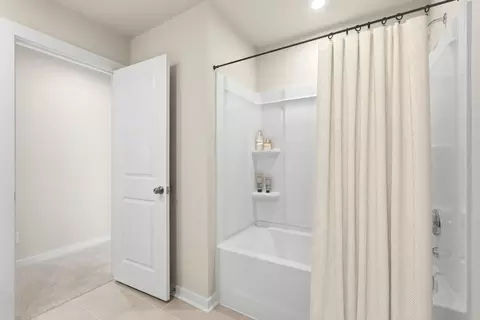 Bath - 3196 Zeppelin Ln, Sumter, SC 29154 photo 3 of 5