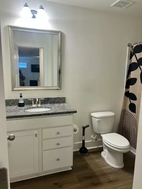 Bath - 2105 Currituck Dr, Sumter, SC 29153 photo 2 of 4