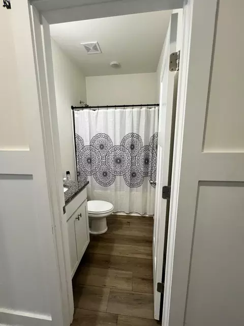 Bath - 2105 Currituck Dr, Sumter, SC 29153 photo 1 of 4