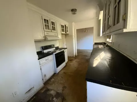 Entry Way - 418 E Broad St, Ridgeway, SC 29130 photo 2 of 2
