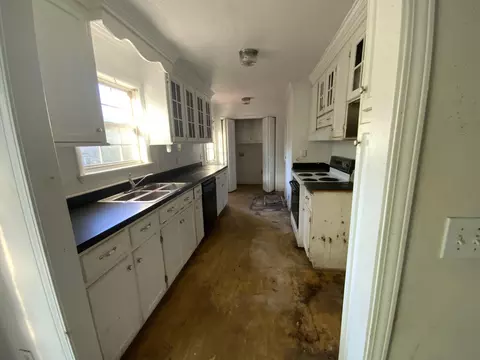 Entry Way - 418 E Broad St, Ridgeway, SC 29130 photo 1 of 2