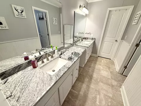 Bath - 1961 Forest Dr, Sumter, SC 29154 photo 8 of 8