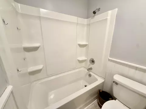 Bath - 1961 Forest Dr, Sumter, SC 29154 photo 5 of 8