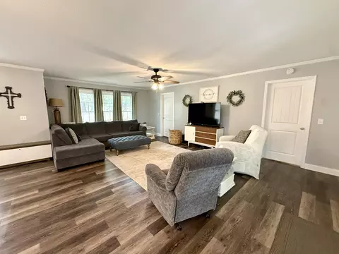 Living - 1961 Forest Dr, Sumter, SC 29154 photo 2 of 4