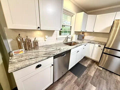Kitchen - 1961 Forest Dr, Sumter, SC 29154 photo 2 of 5