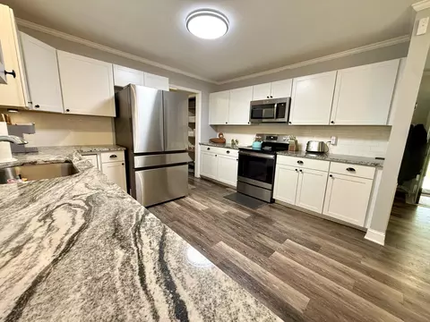 Kitchen - 1961 Forest Dr, Sumter, SC 29154 photo 3 of 5