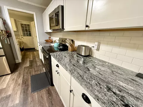 Kitchen - 1961 Forest Dr, Sumter, SC 29154 photo 4 of 5
