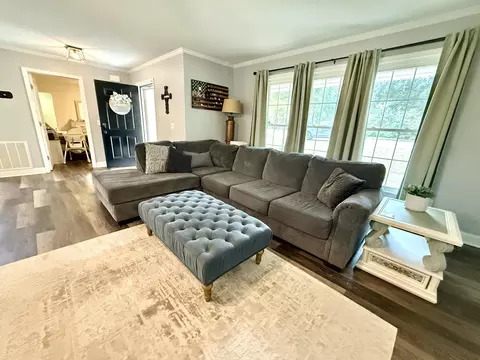 Living - 1961 Forest Dr, Sumter, SC 29154 photo 3 of 4
