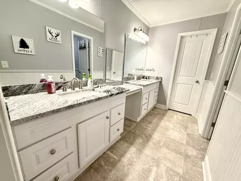 Bath - 1961 Forest Dr, Sumter, SC 29154 photo 3 of 8