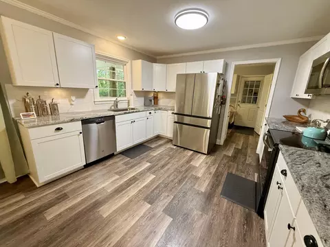 Kitchen - 1961 Forest Dr, Sumter, SC 29154 photo 1 of 5