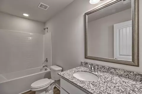 Bath - 2180 Currituck Dr, Sumter, SC 29153 photo 4 of 5