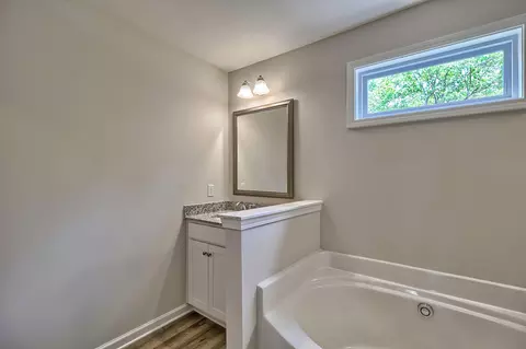 Bath - 2180 Currituck Dr, Sumter, SC 29153 photo 3 of 5