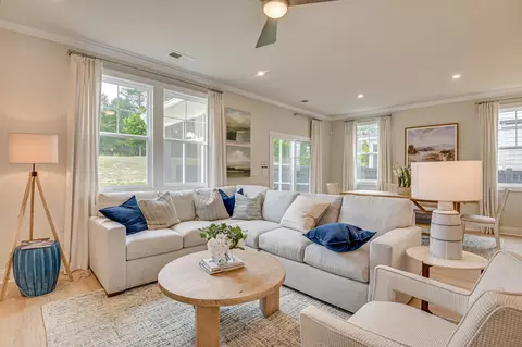 Living - 1125 Curlew Cir, Sumter, SC 29150 photo 4 of 5