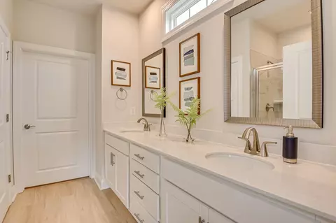 Bath - 1125 Curlew Cir, Sumter, SC 29150 photo 2 of 5