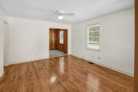 Living - 506 Atlantic St, Sumter, SC 29150 photo 2 of 2