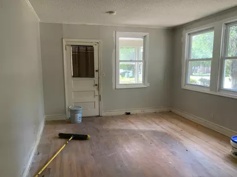 Living - 21 Sims St, Sumter, SC 29150 photo 1 of 1