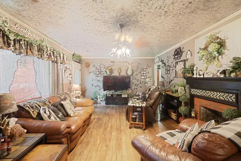 Living - 511 E Charlotte Ave, Sumter, SC 29150 photo 1 of 3