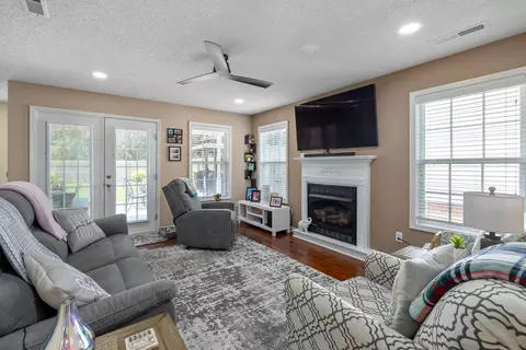 Living - 106 Masters Dr, Sumter, SC 29154 photo 1 of 1