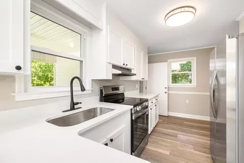 Kitchen - 45 Pinewood Rd, Sumter, SC 29150 photo 2 of 4