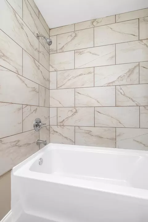 Bath - 45 Pinewood Rd, Sumter, SC 29150 photo 4 of 5