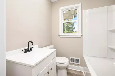 Bath - 45 Pinewood Rd, Sumter, SC 29150 photo 1 of 5