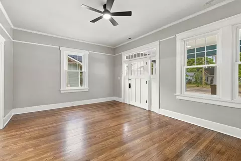 Living - 118 Mcqueen St, Sumter, SC 29150 photo 3 of 5