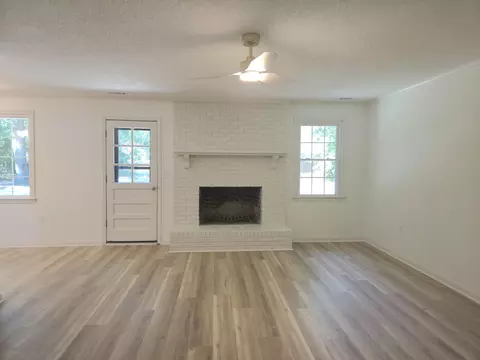 Living - 7 Treetop Ct, Sumter, SC 29154 photo 1 of 1