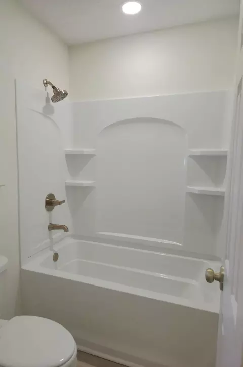 Bath - 7 Treetop Ct, Sumter, SC 29154 photo 3 of 3