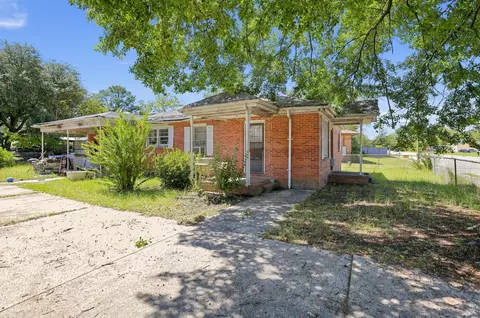 Exterior - 250 E Red Bay Rd, Sumter, SC 29150 photo 7 of 10