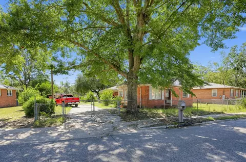 Exterior - 250 E Red Bay Rd, Sumter, SC 29150 photo 4 of 10