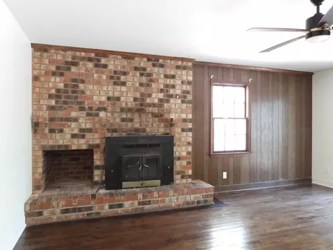 Living - 16 Brooks St, Sumter, SC 29150 photo 3 of 5