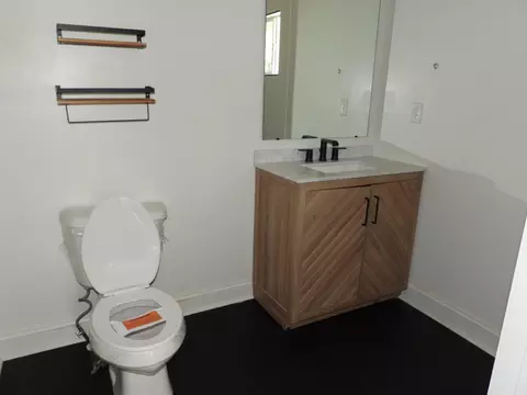 Bath - 16 Brooks St, Sumter, SC 29150 photo 1 of 3